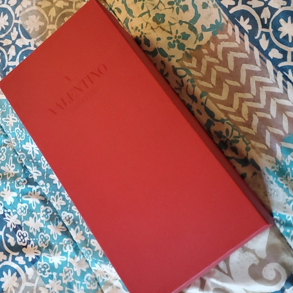 Valentino Free rockstud spike pool slide comes with dust bag and box Valentino - Picture 14 of 14